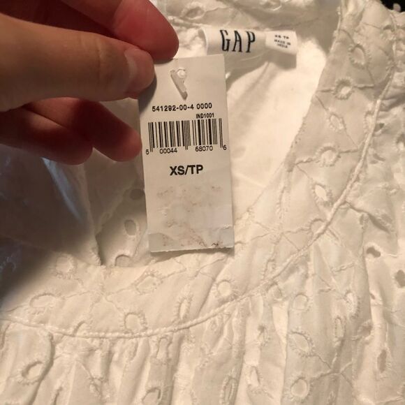 NWT! Gap optic white eyelet dress. Size xs - Picture 4 of 11